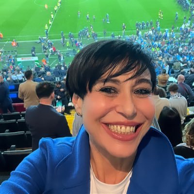 Giornalista ossessionata dalla ricerca della verità per soddisfare la mia insaziabile curiosità. E poi ho visto Maradona. Il calcio non è un gioco.