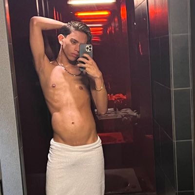😏22 Years and horny since I was born, young Brazilian 🇧🇷with a lot of milk 💦 and big ass 😈🔥 More explicit content on my JJF DM ME… ❤️🔥🥵. Collab? ➡️📩