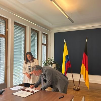 Director Procolombia Alemania. Consejero Económico de Colombia en Alemania. Magister en Integración Económica y Social de la Unión Europea. Desarrollo y Coop.