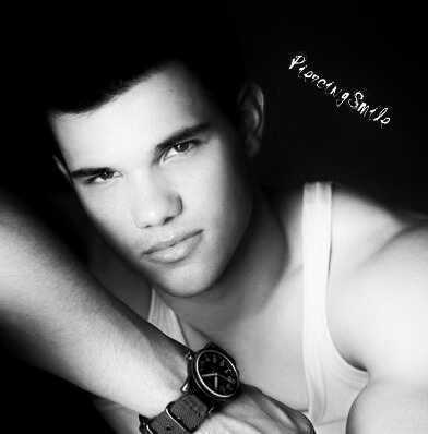 PiercingSmile's profile picture. wнen love тaĸeѕ over yoυr wнole вody, yoυ can'т ιмagιne lιғe wιтнoυт ιт. ғorever ιn love wιтн @вella_ѕwan1387. engaged 11/12/11. *мaтυre* #noн8