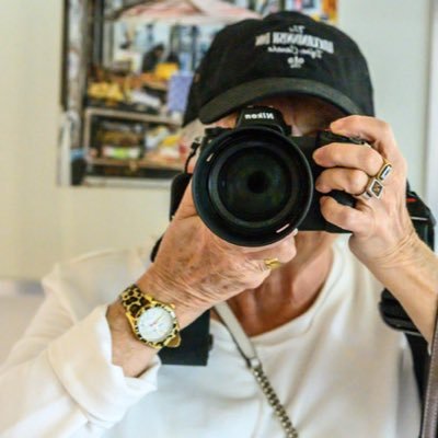 Inspired photographer, breast & colorectal cancer survivor, enjoys Pilates, creating art, rescuing Dachshunds and life (that is passing by too quickly)!!