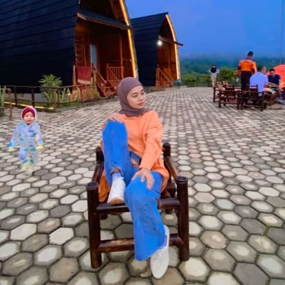 ikaaelee's profile picture. Seberat apapun urusanmu, ya bukan urusanku.