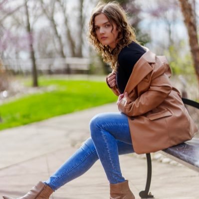 cait_lister's profile picture. 