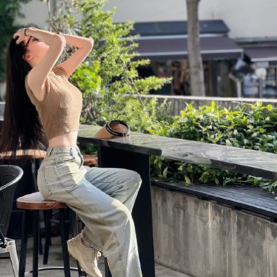 moniq_6766's profile picture. As long as you are alive,you have no reason to run away,and you have a chance to find a way to solve the problem.