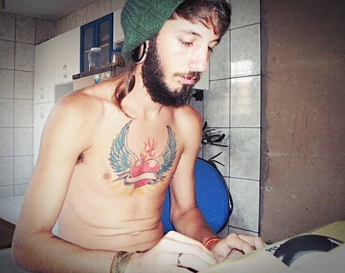 não gosto de quase nada , só da minha namorada, de uma boa erva, e meu skate lindo ;D~