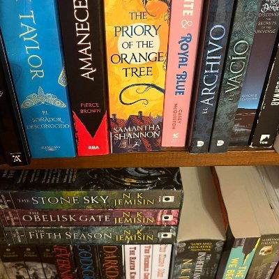 mikisbooks's profile picture. Books, Comics & More... again.  Editora y traductora en @ivreality TikTok: @mikisbooks IG: @mikibooksworld Threads; @mikibooksworld