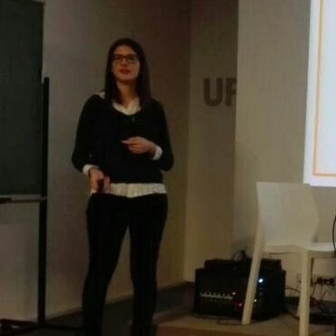 Doctoranda en Psicología // PhD student in Psychology, Universidad de Buenos Aires.
Becaria Doctoral CONICET.