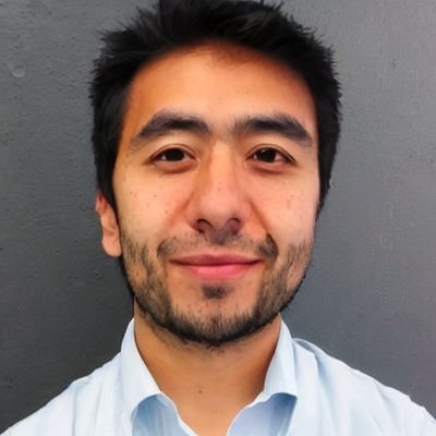 MBTIは建築家(INTJ)。自由民主党党員。農林水産業の効率化、食糧安全保障。第二次日本列島改造、道州制、全国に国策新幹線の敷設。ギムナジウム制度導入。マイナンバーカード所持の義務化。投票の義務化。憲法裁判所の設立。銃刀法の廃止。全千島列島、樺太全島の奪還。
千万別忘了天安門。支持香港自由化和台湾独立