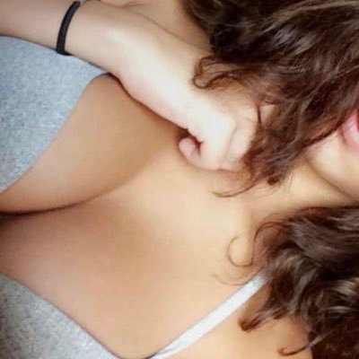 salut je suis julie je vend mes nudes 🔞🍊😋 n’hésitez pas à me contacter si vous voulez mes tarifs, je mord pas 😙 https://t.co/La5hU0YFiU