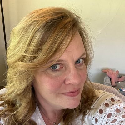 #Copywriter, ACD, brand whisperer, and Oxford Comma enthusiast.