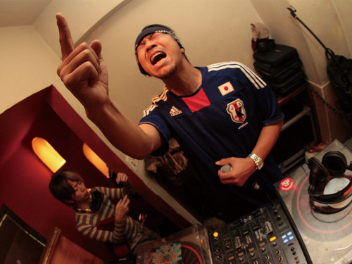 熊本出身good vibes DJ！10年以上のアパレルの経験を経て都内でエンターテイナーとして酔っぱらいながら活動中！！Keep it real street！！サッカー好き！2011/12/04〈CIRCUIT〉@shibuya JUMP START！