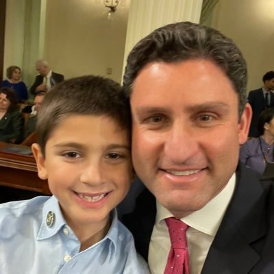 Democrat proudly representing the San Fernando Valley in CA Legislature | Chair, Assembly Budget Committee | Chair @CAJewishCaucus | Dad to 3 amazing kids.