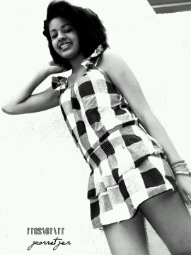 i want to be a Model(:a Photographer(: and an Artist(: I'm 14 years old. im single(:~ im a cheerleader c: i love pink..  follow me and ill follow back :D