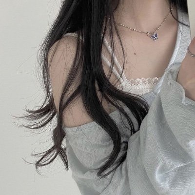 j1yeuh's profile picture. she || her