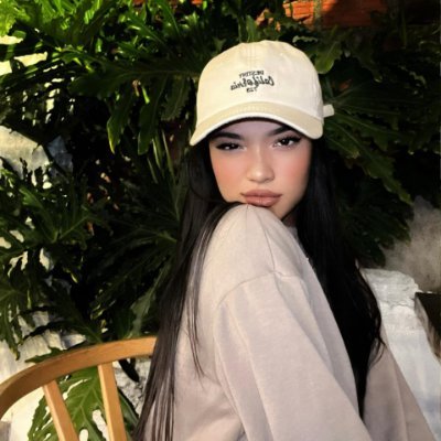 TranHoa93807525's profile picture. I don’t look back unless it’s a good view.