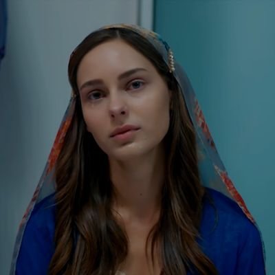 wstegnienaplazy's profile picture. nie potrzebuję miłości czy charakteru, bo świat kręci się wokół pieniędzy ~