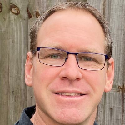 Husband, father to 2 daughters, expat kiwi, psychotherapist. Studying to become a lifestyle financial planner. Love walking with friends and family in nature.