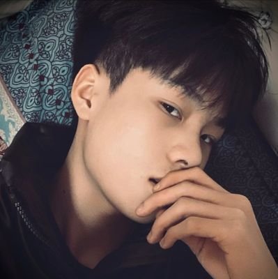 J6phdL's profile picture. 