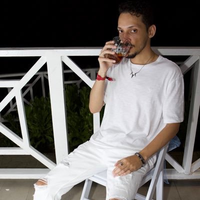 Enviovs's profile picture. Part Time Dreamer | Full Time Philophobic.