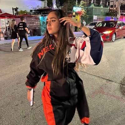Si , si es contigo ✨ Y si no es conmigo ❤️@calleypoche @Lasvillaoficial @JohannVera1