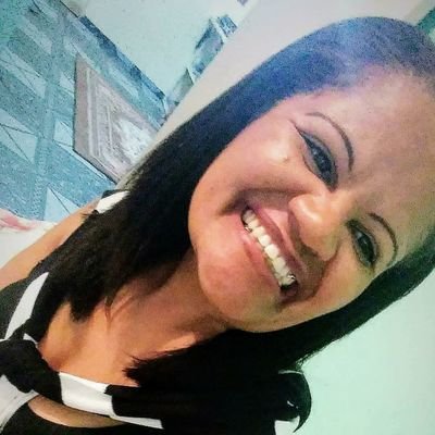 Mesmo qdo tdo parecer desabar, cabe a mim rir ou chorar, ir ou ficar, desistir ou lutar.