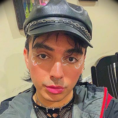 24 (he/they)🌈 / Michoacán born🇲🇽 / I like science 🧬 / chaotic good/ Anime weeb ಇ( ꈍᴗꈍ)ಇ / electronic music slut ⌐■_■ #AbolishIce #DefundthePolice