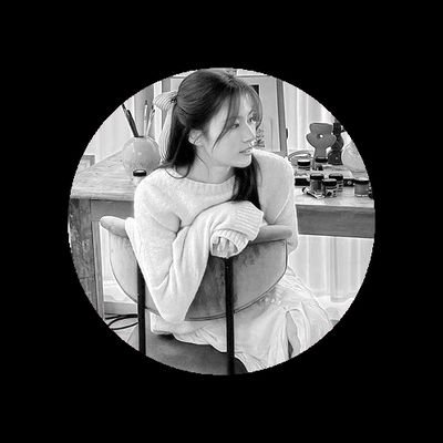 louvrint's profile picture. probably on discord because of my cardbot addiction. 😦