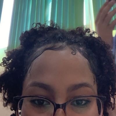 juli4oli's profile picture. tentando virar uma aluna exemplar e uma universitária boa