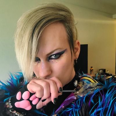 DivineReks's profile picture. Back by popular demand |

Furry Femboy Raver | Genderfluid | Founder of Azelian Arts | Pan | 🔞NSFW🔞 |

Find me at cons at the link in my profile below.