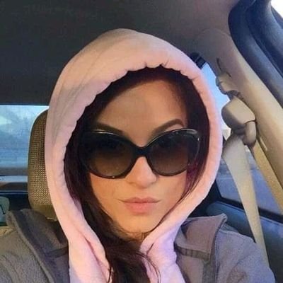 linda_prom21128's profile picture. 