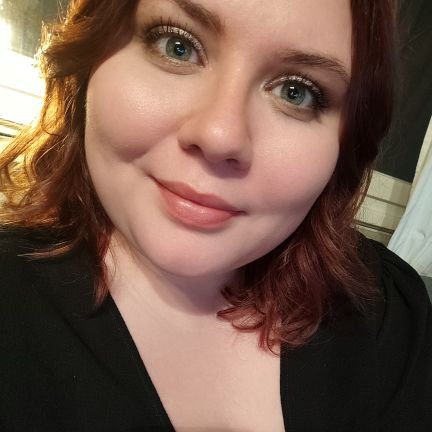 mindcrazed's profile picture. Booklover, wife, teacher, mom, Gryffindor 👊🏻