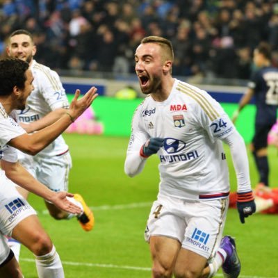 Je passe mes week-ends en tribune ou derrière la main courante. @OL