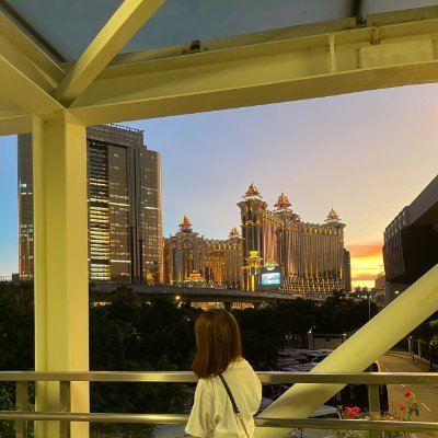 AbbleSally's profile picture. Even if no one applauds you, you should give an elegant curtain call to thank yourself for your serious efforts