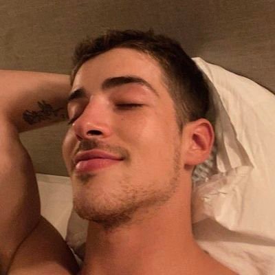 fan / parody account || eu não sei ensinar a pensar, paz e amor 🖤✌️Instagram: davidvaguinho