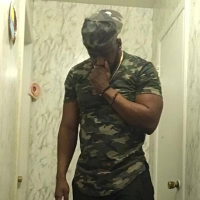 nikoliver14's profile picture. 