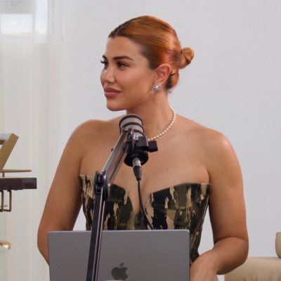 jadeleflay's profile picture. 1 of 1 ☝🏽😁