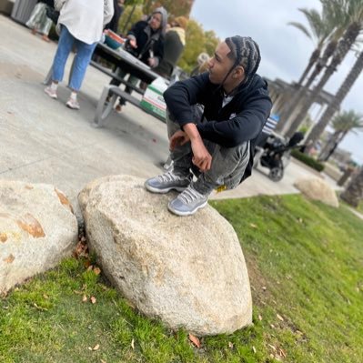 keoni3x's profile picture. 21🤴🏽