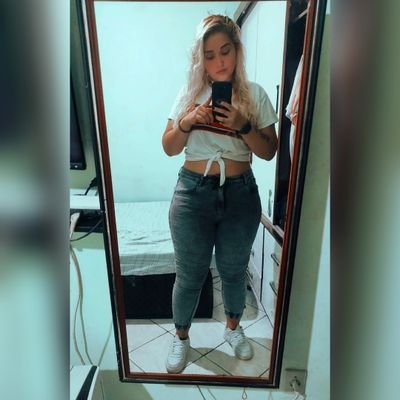 Lana ⭐
♌️♋️
I like girls ;) 🌈
Insta:Alana_ribeiro22