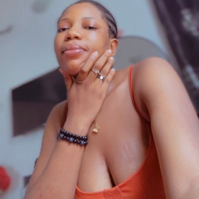 ivy22555's profile picture. FOCUS ON YOUR GROWTH QUEEN 👑 (THIS USER LOVES WIZKID🦅 &LFC❤️)