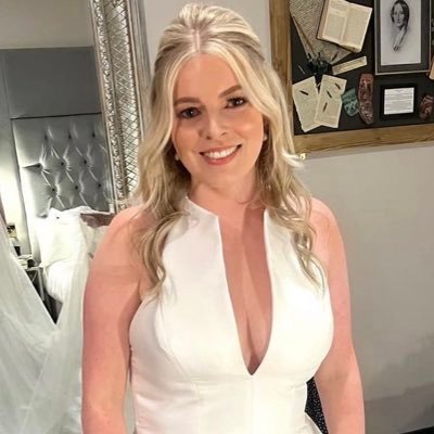 emsmurphs's profile picture. 🚗 engagement bod for a car company 💛🐈‍⬛⚽️ fan of yellow things, black cats & Sunderland AFC 🙋🏼‍♀️ Mackem turned Manc 🐝