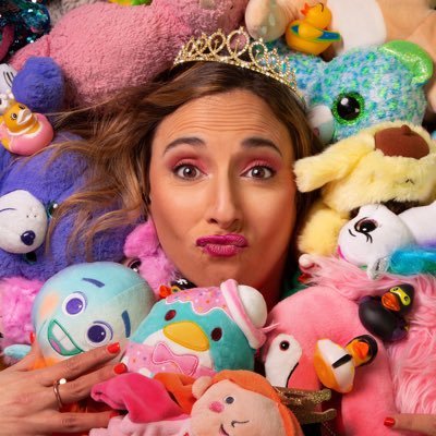 hindounette's profile picture. 🦹‍♀️ Humoriste qui aime chanter 👸 « Fille Unique » mon one-girl show acidulé au théâtre le bout les 16 mai et 27 juin à 19h30 complets, nouvelles dates soon