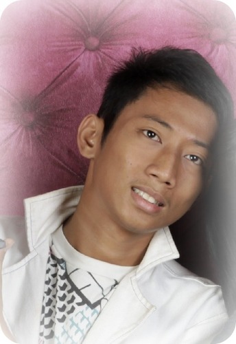 yoanyudhaswara's profile picture. Aku Tidak Memiliki Wajah Tampan
Aku Bukan Pria Kaya Raya
Aku Bukan Orang Terkenal
Aku Tidak Memiliki Apapun
Aku Hanyalah Lelaki Sederhana..