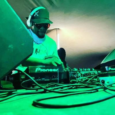 PitsoMandlebe's profile picture. |House DJ |Music Producer|  4bookings pitsomandlebe@gmail.com. UrbanSounds EP out now on https://t.co/4VFe6KOg0C…