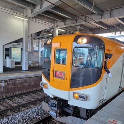 介護老人ホームの調理職員で利用者の食事を作っています👨🍳YouTube動画、ライブ配信、ツイキャスライブ配信、TikTok、Twitter投稿しています😀よろしくお願いします😏釣り、グルメ、旅行、車、鉄道好きです😃愛知県内でフォローしているお店は応援させていただきます🌟٩(。•ω•。*)و🌟