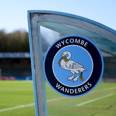 Cuenta no oficial del Wycombe Wanderers en español. Información, actualidad y opiniones de los «chairboys». || En ocasiones historias del fútbol inglés.