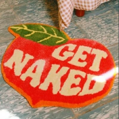 Nudismo: Práctica moral e higiénica que se basa en prescindir totalmente de prendas de vestir y mostrar el cuerpo desnudo.