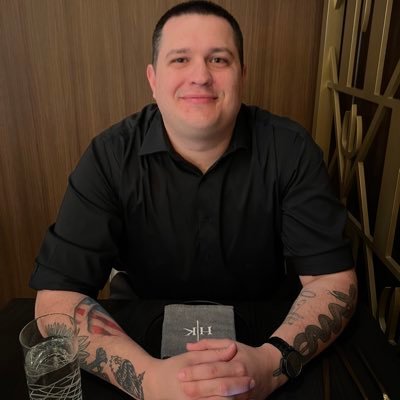 Unreal_starski's profile picture. War doesn’t define who is right... only who is left -Anonymous