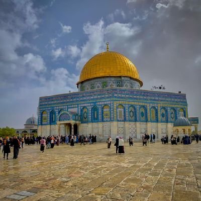 ستبقى القدس عاصمة فلسطين الأبدية                                  
Jerusalem, the capital of Palestine and the heart of the Muslim world