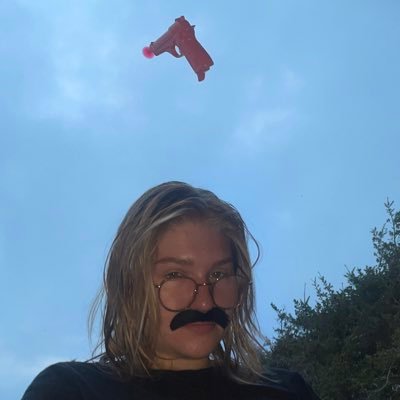 dyyikes's profile picture. it's the beginning of the end, they/she