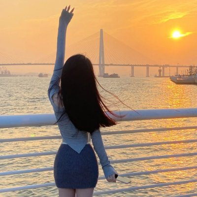 Don't be pretentious when you make money, don't be abrasive when you spend it. We can make money to support the family, but also does not affect the beauty of t